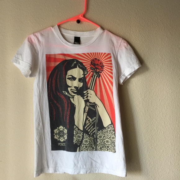 Obey Tops - ✨Limited edition✨ Obey graphic tee shirt